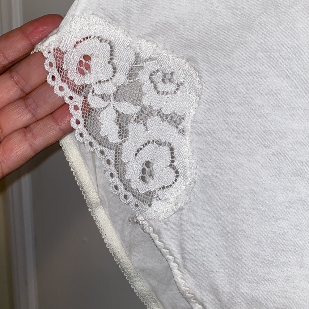 FREE PEOPLE
Intimately Fp Side Of Sass Lace Trim Bodysuit In White - Picture 7 of 9